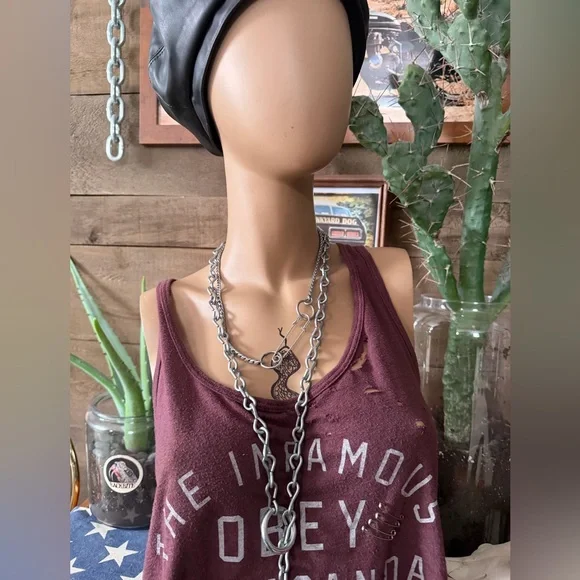 Johnny Chain - Picture 1 of 4